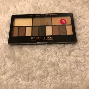 Revolution Ultra eye contour light and shade